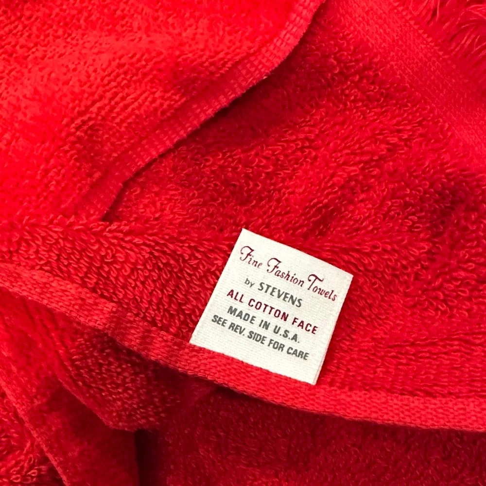 Festive Red Holiday Towel Set with Goose Design